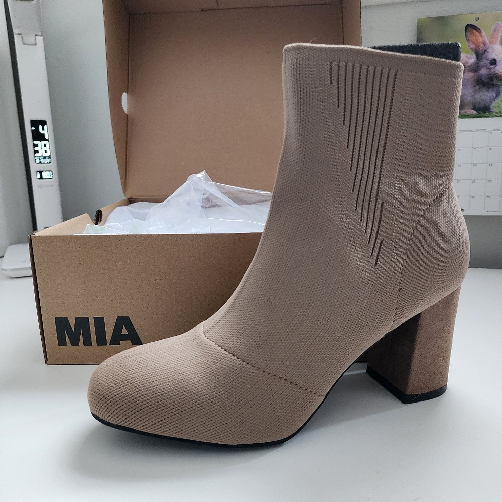 MIA Braxton Knit boots Size 10